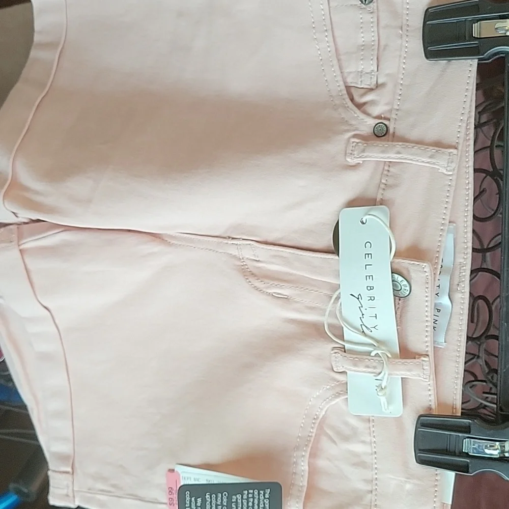 Girls sz 10 Celebrity Pink cuffed shorts in pink. - Picture 3 of 4